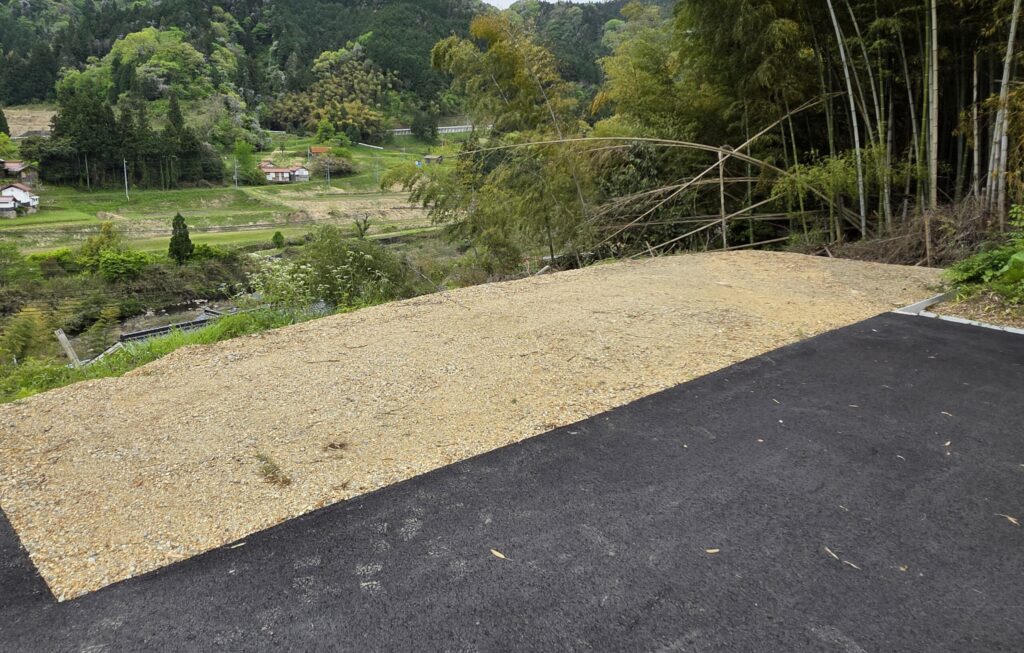 新しく整えられた法泉寺の墓地